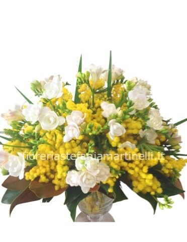 Bouquet bianco e giallo con mimosa